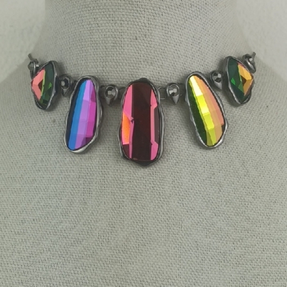 Gorgeous Edgy Oil Spill Multicolor Multifaceted Eyecatching Statement Necklace - Picture 7 of 12